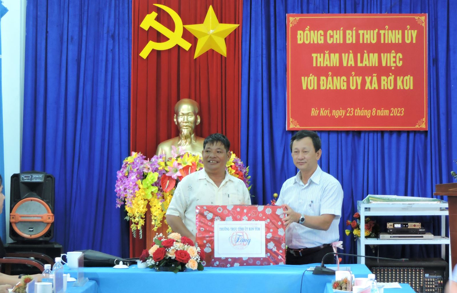 Đồng chí Bí thư Tỉnh ủy làm việc với Đảng ủy xã Rờ Kơi, huyện Sa Thầy