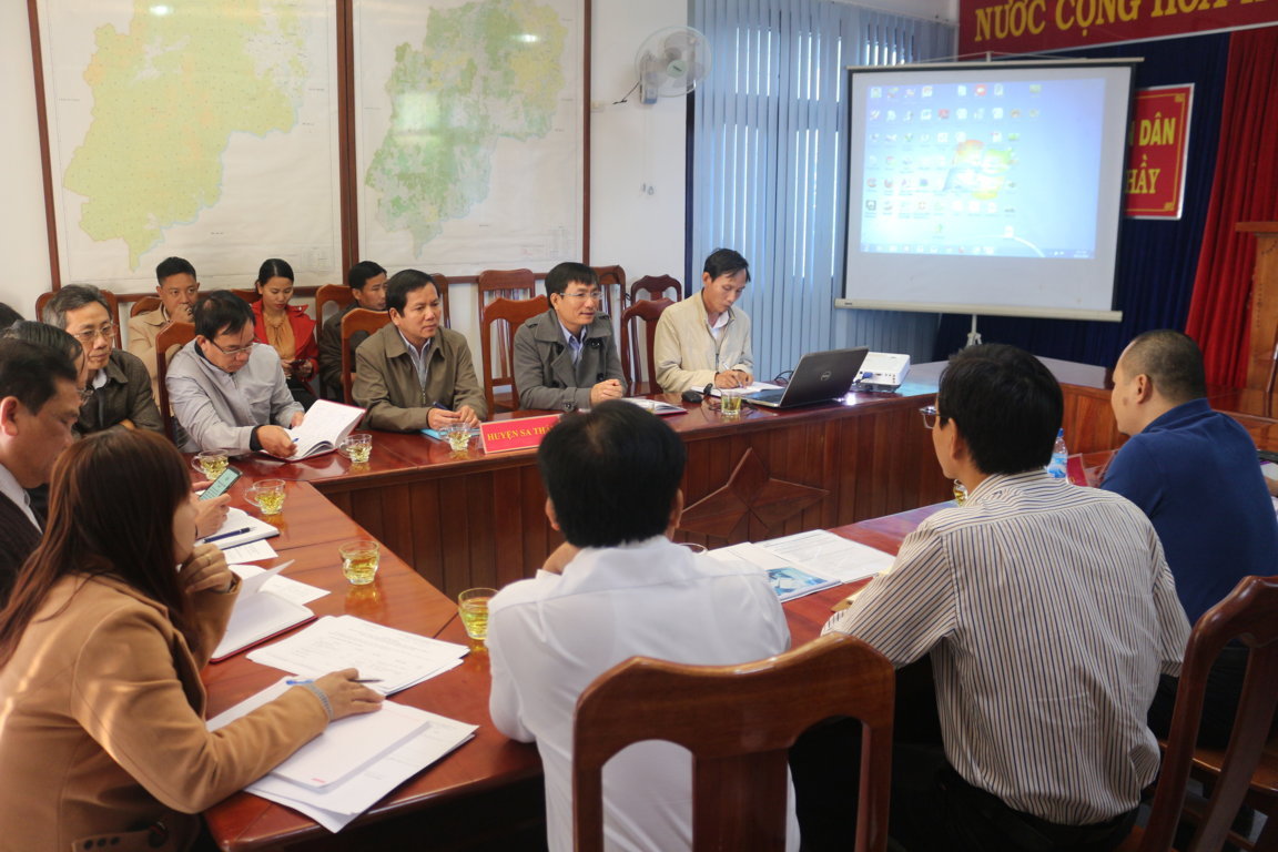 Huyện Sa Thầy làm việc với các doanh nghiệp và trường học Tôn Đức Thắng khảo sát phát triển cây dược liệu trên địa bàn