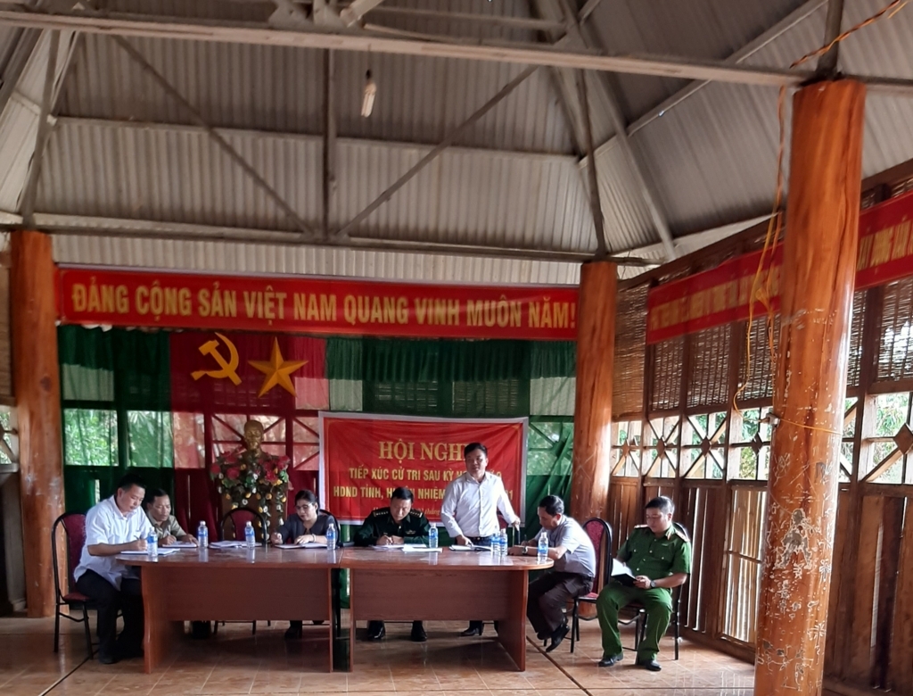 Đại biểu HĐND tỉnh, huyện tiếp xúc cử tri  sau kỳ họp  lần thứ 9 tại thôn Đăk Yo xã Hơ Moong - Sa Thầy
