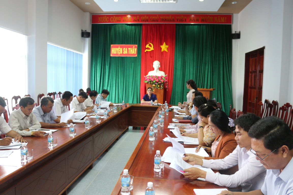 Phó Chủ tịch UBND tỉnh Y Ngọc kiểm tra công tác bầu cử tại huyện Sa Thầy