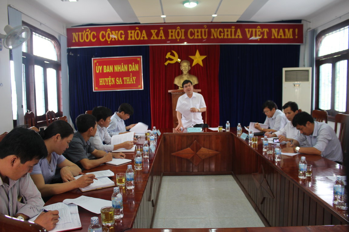 Đồng chí Phó Chủ tịch UBND tỉnh Nguyễn Hữu Tháp làm việc với huyện Sa Thầy