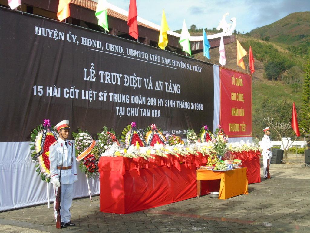 Huyện Sa Thầy: Tổ chức Lễ truy điệu và an táng 15 hài cốt liệt sỹ Trung đoàn 209 hy sinh tại Chư Tan Kra năm 1968